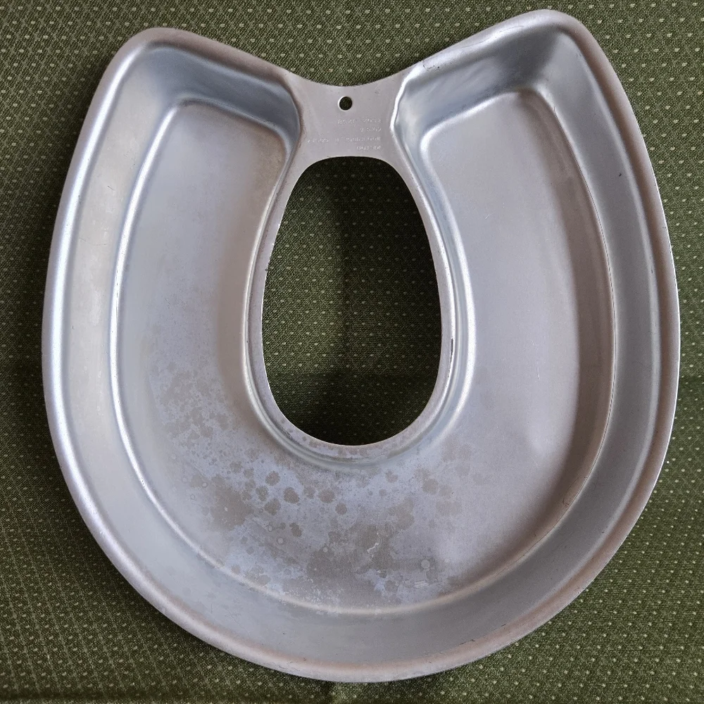 Wilton Horseshoe or Letter C or Letter U Cake Pan Vintage